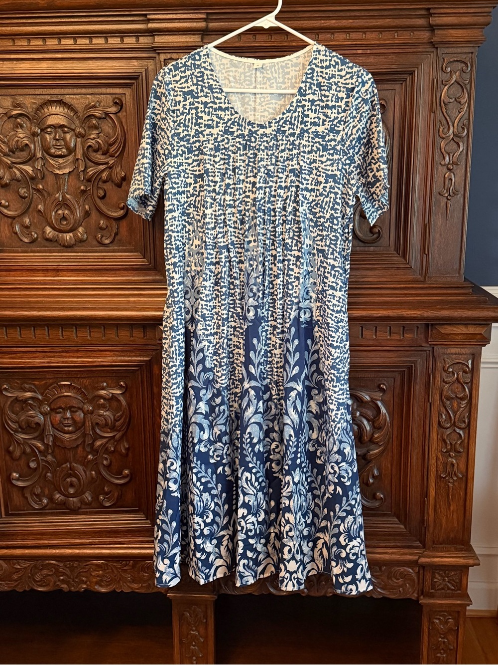 Elegant Blue & White Print Midi Dress with Short Sleeves